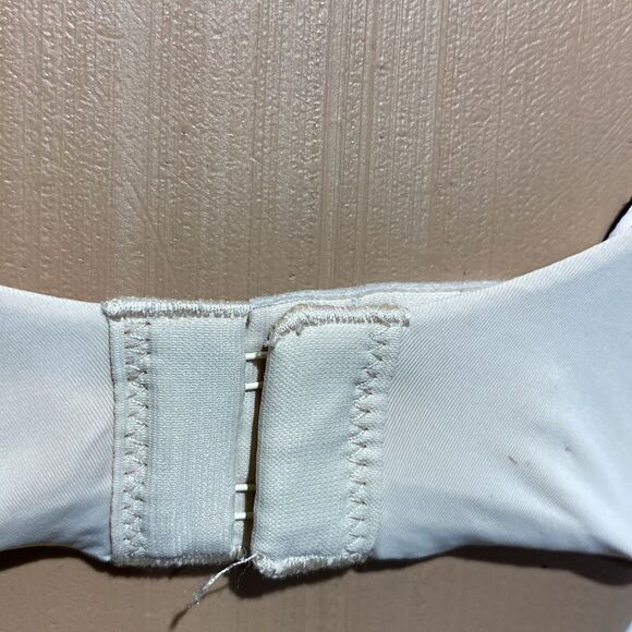 Victoria's Secret Women's Tan Adjustable Straps Underwired T-Shirt Bra Size 36D - Picture 9 of 12